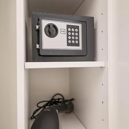 S&s Luxury With Balcony, 10 Minutes Walk To Old Town, Free Parking Apartment *