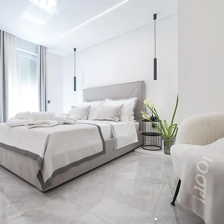 S&s Luxury With Balcony, 10 Minutes Walk To Old Town, Free Parking Apartment Zadar