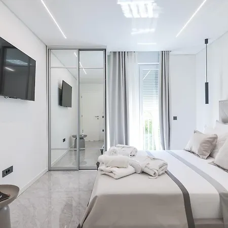 S&s Luxury With Balcony, 10 Minutes Walk To Old Town, Free Parking Apartment Zadar