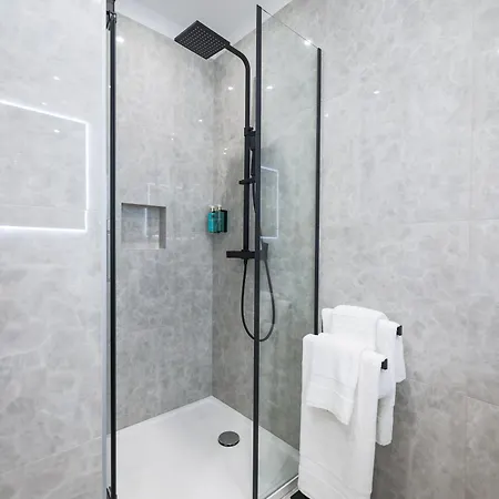 Apartment S&s Luxury With Balcony, 10 Minutes Walk To Old Town, Free Parking