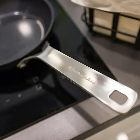 S&s Luxury With Balcony, 10 Minutes Walk To Old Town, Free Parking Apartment