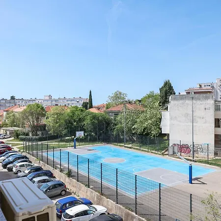 S&s Luxury With Balcony, 10 Minutes Walk To Old Town, Free Parking