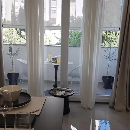 S&s Luxury With Balcony, 10 Minutes Walk To Old Town, Free Parking Apartment Zadar