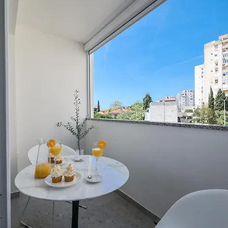 Apartment S&s Luxury With Balcony, 10 Minutes Walk To Old Town, Free Parking Zadar