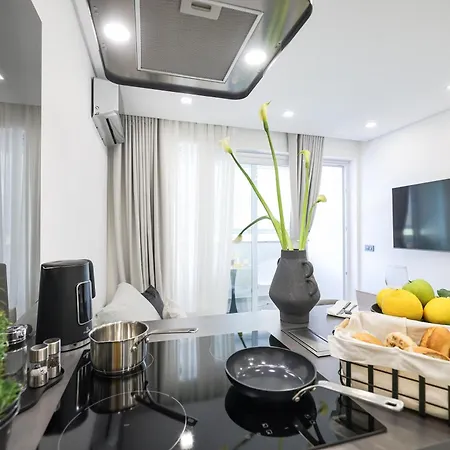 S&s Luxury With Balcony, 10 Minutes Walk To Old Town, Free Parking