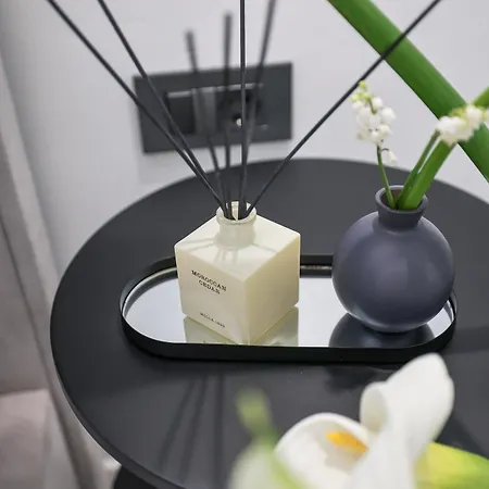 S&s Luxury With Balcony, 10 Minutes Walk To Old Town, Free Parking Apartment *