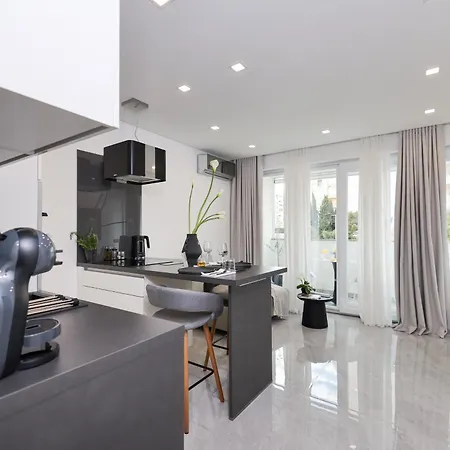 S&S Luxury Apartment 10 Minutes Walk To Old Town, Free Parking