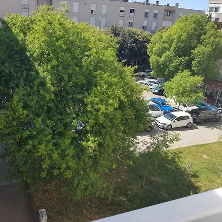 S&S Luxury Apartment 10 Minutes Walk To Old Town, Free Parking