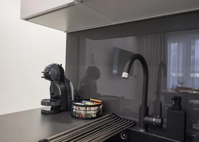 S&s Luxury With Balcony, 10 Minutes Walk To Old Town, Free Parking *