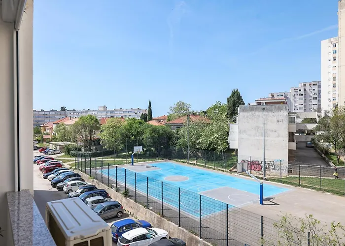 S&s Luxury With Balcony, 10 Minutes Walk To Old Town, Free Parking