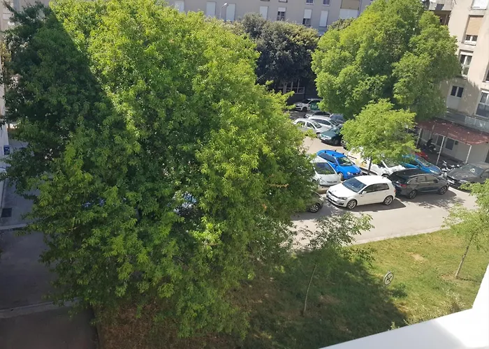 S&s Luxury With Balcony, 10 Minutes Walk To Old Town, Free Parking